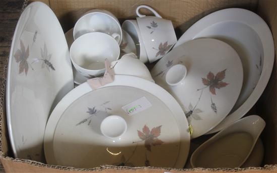 Royal Doulton tumbling leaves part service(-)